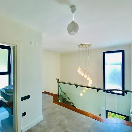 Kusadasi'nda Havuzlu Lux Miray A7 クシャダス