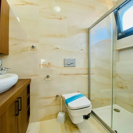 Kusadasi'nda Havuzlu Lux Miray A7 *