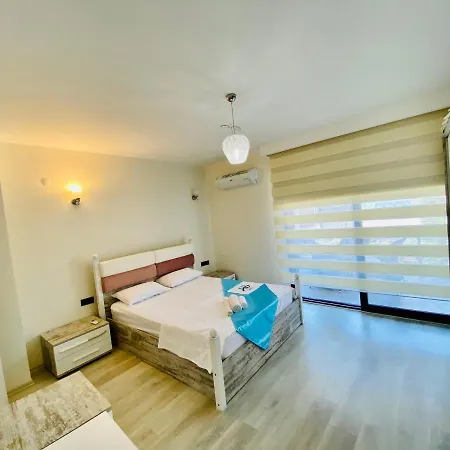 Kusadasi'nda Havuzlu Lux Miray A7