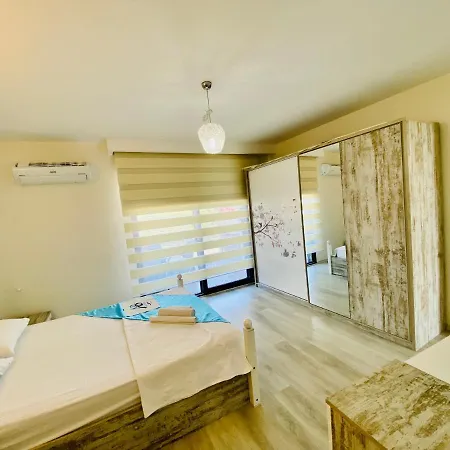 Kusadasi'nda Havuzlu Lux Miray A7